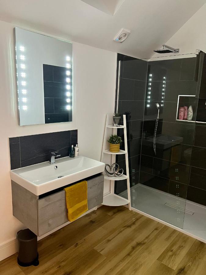 Apple Tree Apartment Hensol Εξωτερικό φωτογραφία